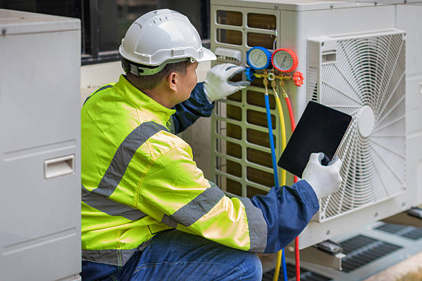 Professional Hvac technician working in Freeport, FL